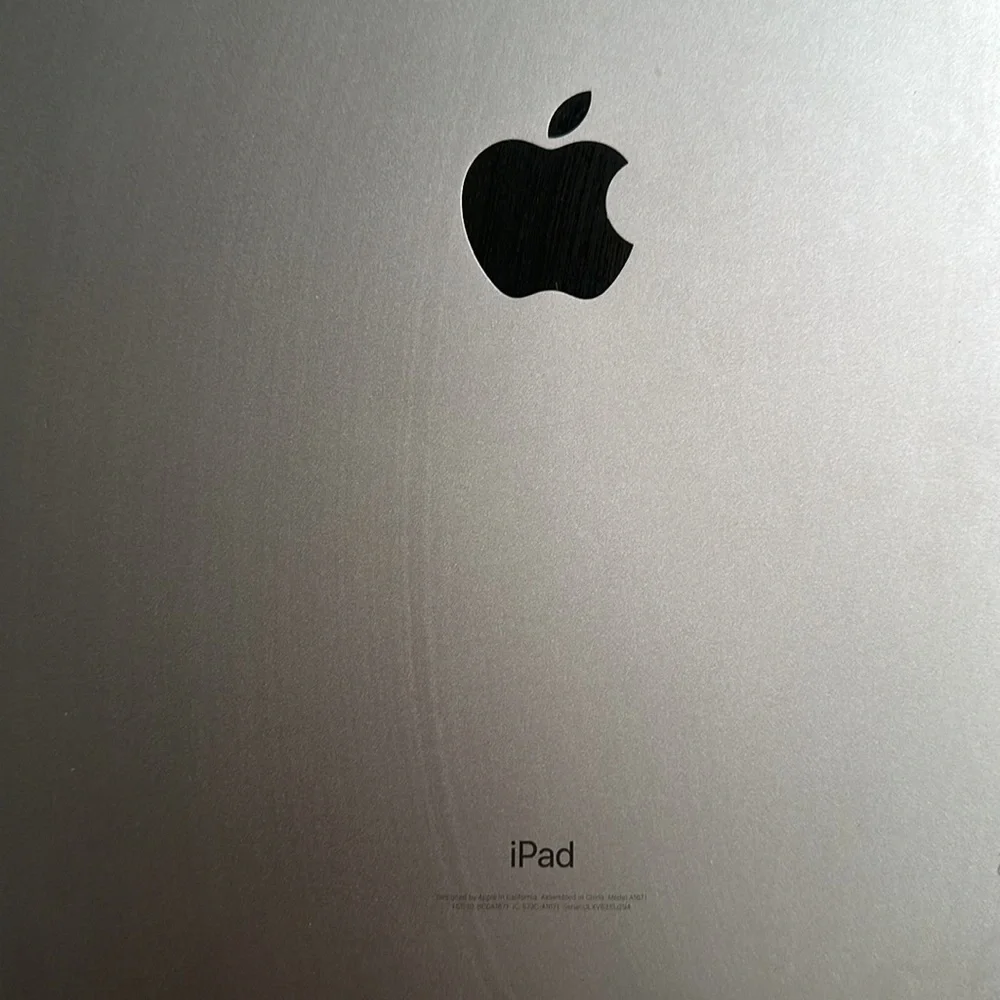 Great condition. Factory settings. Apple 12.9 inch iPad Pro 2Nd Generation